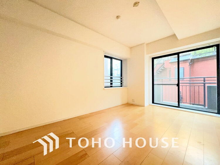 内装 シンプルですっきりとした室内は飽きのこない居心地の良い雰囲気