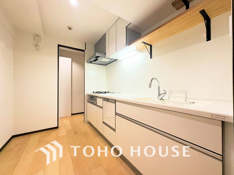 キッチン 落ち着きのあるカラーで統一された清潔感と気品が溢れるキッチン