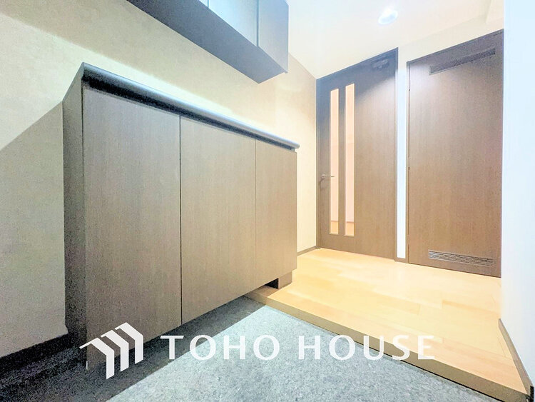 玄関 落ち着いた雰囲気の玄関、家族の帰りを暖かく迎えてくれます