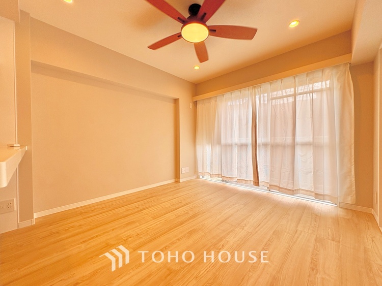 内装 ここにはみんなが集い、食事と楽しい会話が始まる。