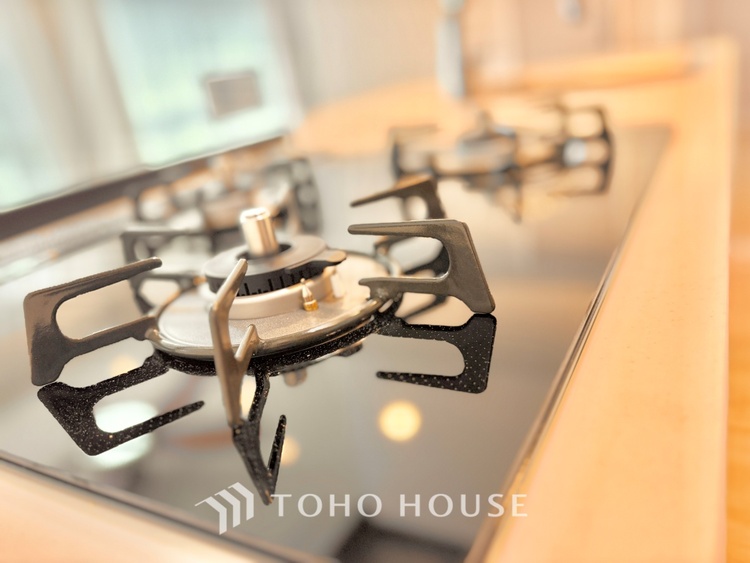 キッチン 【Kitchen】キッチンは家族の絆を育む大切な空間。シンプルで使い易いSystemKitchenで愉しく作る料理は愛情のある美味しいご馳走に。