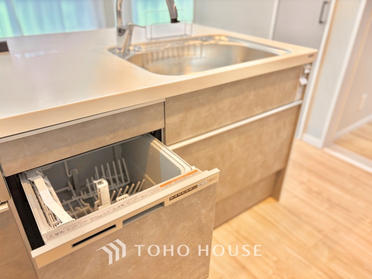 キッチン ◆食洗機◆お子様の面倒を見れる時間が増え時短になります。加えて手荒れも防げてしかも節水が高い為、大変人気があり重宝します。