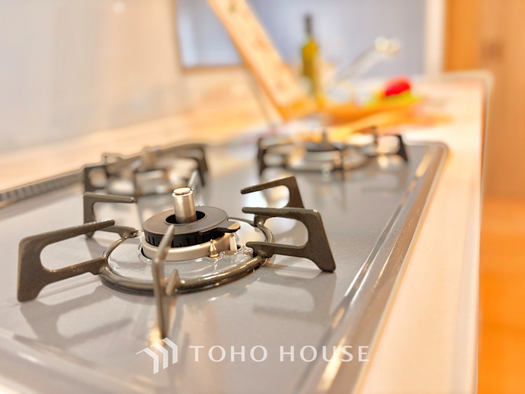 キッチン 【Kitchen】キッチンは家族の絆を育む大切な空間。シンプルで使い易いSystemKitchenで愉しく作る料理は愛情のある美味しいご馳走に。