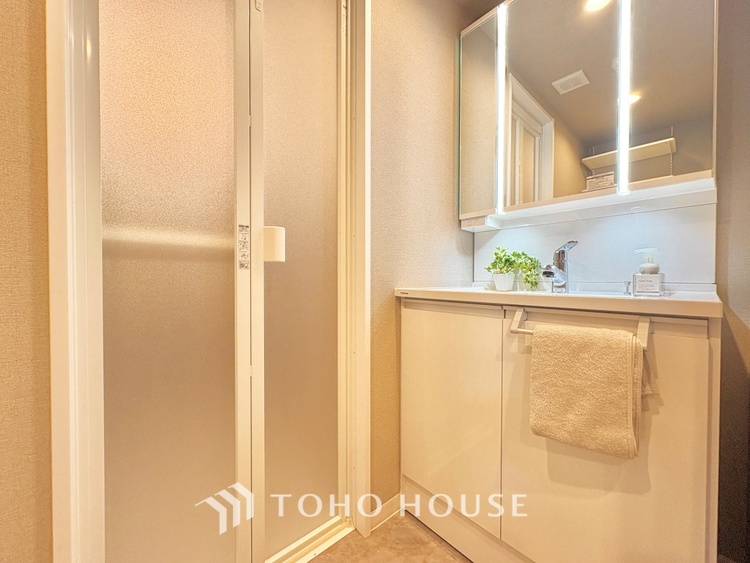 洗面 清潔感あふれる洗面化粧台で、毎日の身支度を快適にサポートします。