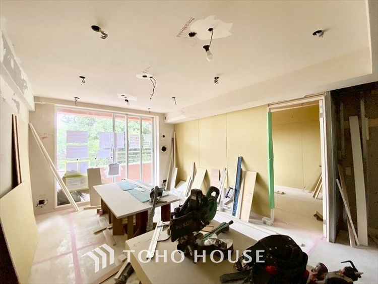 内装 現在改装中◆煌びやか◆愛おしい家族との団欒の時間をより一層幸せなものに感じさせる煌びやかなLDK。輝かしい毎日が待っています。