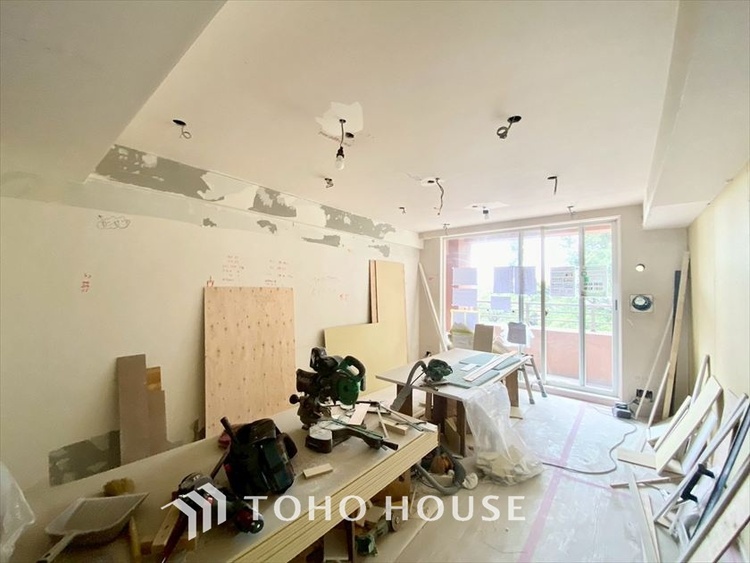 内装 現在改装中◆simple is best◆無駄のない綺麗なつくりのリビングルームであなただけの暮らしを。