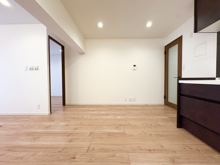 内装 【LIVING】◆眩い◆光が燦々と入り、家族の笑顔を照らす。「いつまでも続いて」と願う夢のような毎日がここにある。