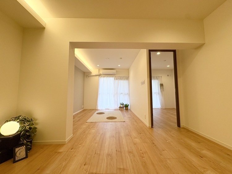 内装 【LIVING】◆陽光◆が差し込む。この開放的なLDKに家族の笑顔が集う。家族が一緒に過ごす空間は明るく、そして居心地よく。