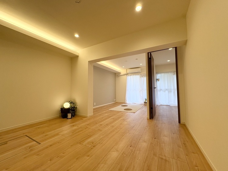 内装 【LIVING】◆扉を◆開くとこの景色。家族の”おかえり”の声が聞こえてきそう。