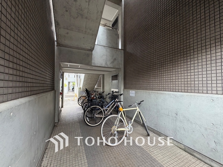その他 【BICYCLE PAEKING LOT】◆駐輪場◆快適な生活には欠かせない自転車。開放的な駐輪場がございます。