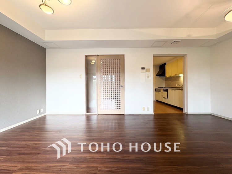 内装 【LIVING】◆眩い◆光が燦々と入り、家族の笑顔を照らす。「いつまでも続いて」と願う夢のような毎日がここにある。