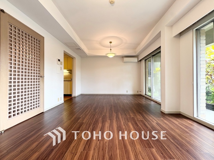 内装 【LIVING】◆扉を◆開くとこの景色。家族の”おかえり”の声が聞こえてきそう。