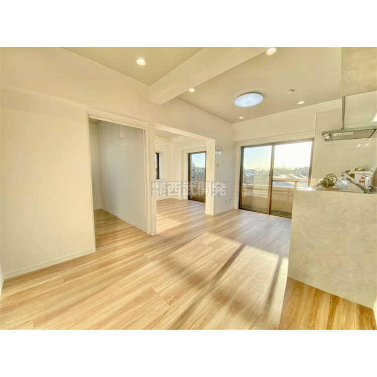 居間 ご家族の笑顔も増える、明るい住まい