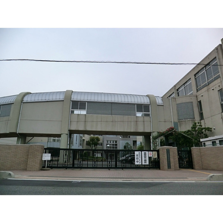 周辺 与野南中学校(約130m)