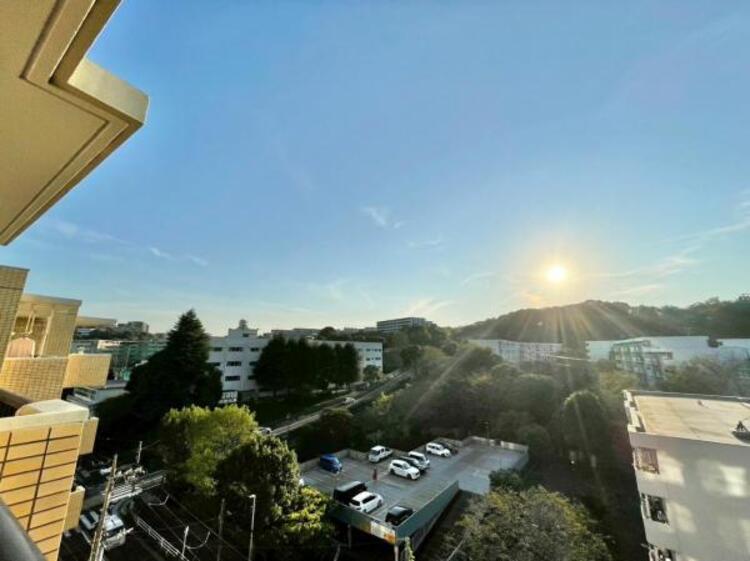 その他 ほっと一息つきたい時に望むこの眺望。リラックスできる空間になりますね。