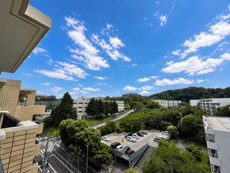その他 ほっと一息つきたい時に望むこの眺望。リラックスできる空間になりますね。