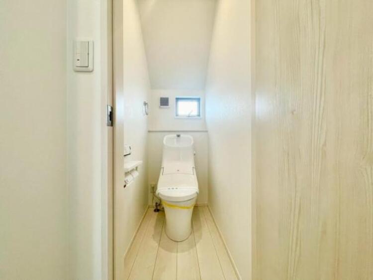 トイレ シャープで足元スリムなフォルムは、汚れも拭きやすく、角がない丸みを帯びた洗面化粧台でお手入れもカンタンです。