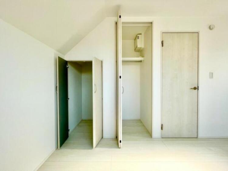 収納 ベッドルームにも空間を上手く利用し、クローゼットを設置。クローゼットを有効活用すれば、生活空間をより上質なものにしてくれるでしょう。ベッドルームも綺麗に保てます。