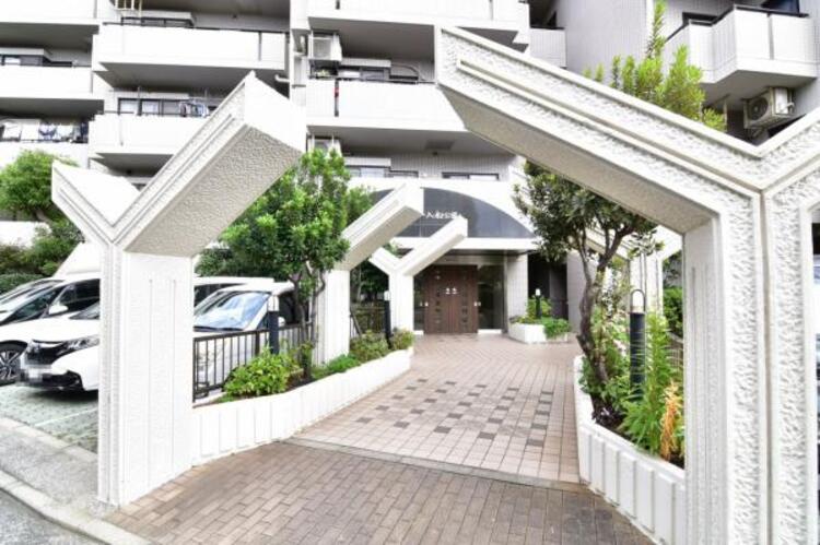 エントランス エントランスは、まさに顔となる場所。シンプルながらも格調高い雰囲気を漂わせて上質な空間。 