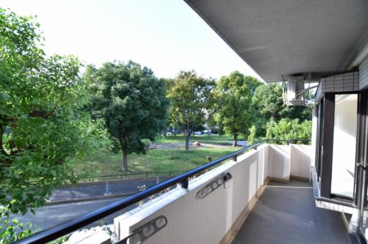 その他 この開放感ある眺望と共に閑静な住宅街の季節感を演出する四季折々の変化を楽しめる心地よい場所となることでしょう。 