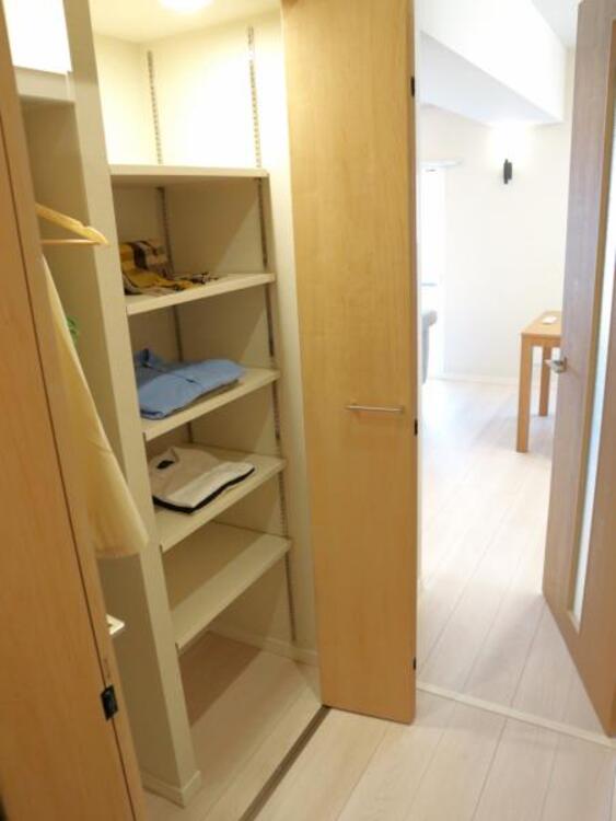 収納 空間を効率的に利用し収納スペースを確保。一日の始まりと終わりを美しく演出します。