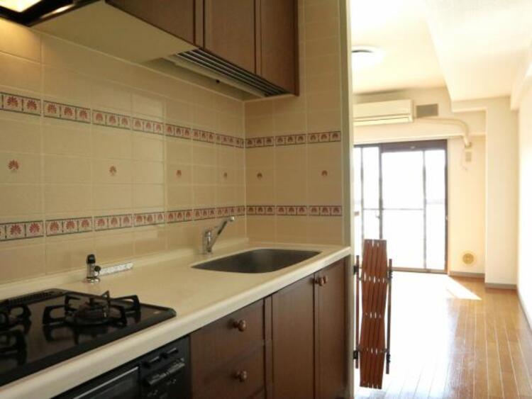 その他 独立キッチンは、お料理に専念でき、ニオイや水はね音がリビングに届きにくいメリットも。リビングから見えづらいため、急な来客時でも慌てて片付ける必要がありません。