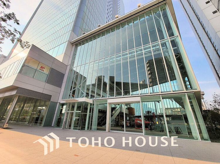 周辺 横浜市役所　距離800ｍ