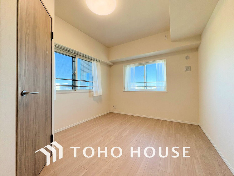 内装 採光もある洋室は、くつろぎのひと時を過ごすのにぴったり