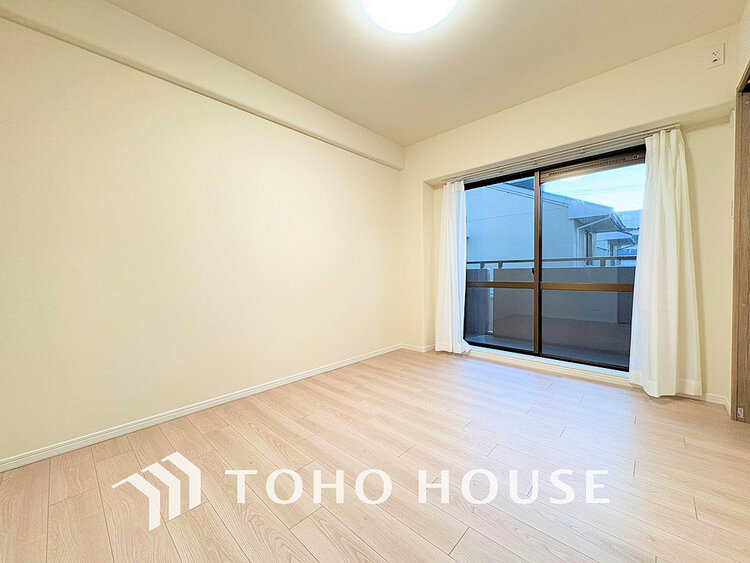 内装 採光もある洋室は、くつろぎのひと時を過ごすのにぴったり