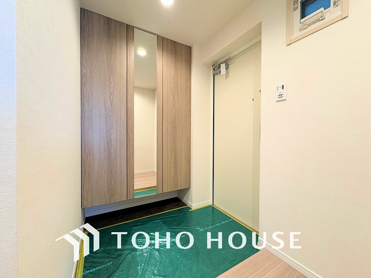 玄関 落ち着いた雰囲気の玄関、家族の帰りを暖かく迎えてくれます