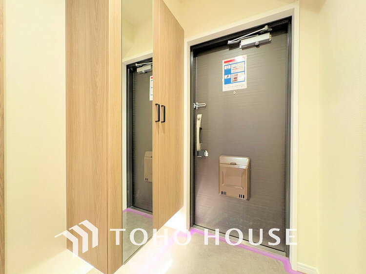 玄関 落ち着いた雰囲気の玄関、家族の帰りを暖かく迎えてくれます