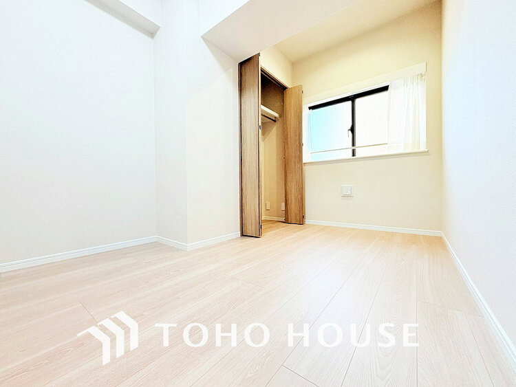 内装 採光もある洋室は、くつろぎのひと時を過ごすのにぴったり