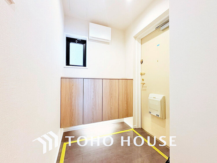 玄関 落ち着いた雰囲気の玄関、家族の帰りを暖かく迎えてくれます