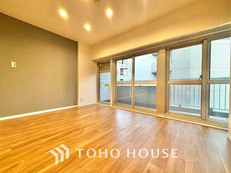 内装 ◆瀟洒な空間◆落ち着きのある彩が見事に調和させた瀟洒な空間を演出。ここに集まる家族の会話と笑顔が絶え間なく続く幸せな空間。