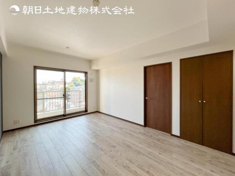 居間 【リビング】家族や友人との時間など１番多くの時間を過ごす空間だからこそ快適な空間を目指してプランニングしました。