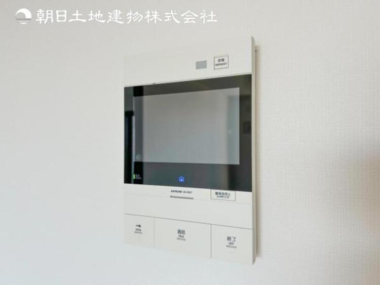 設備 【モニター付インターホン】お子様のお留守番にも安心なＴＶモニタ付インタホン。来客者を確認できる上に留守中の録画もできます。