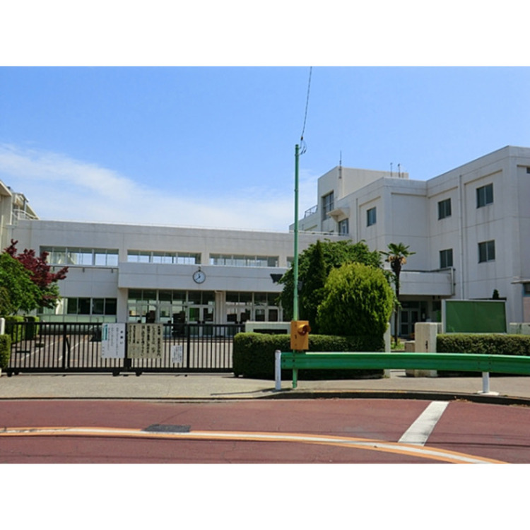 周辺 第一中学校(約790m)