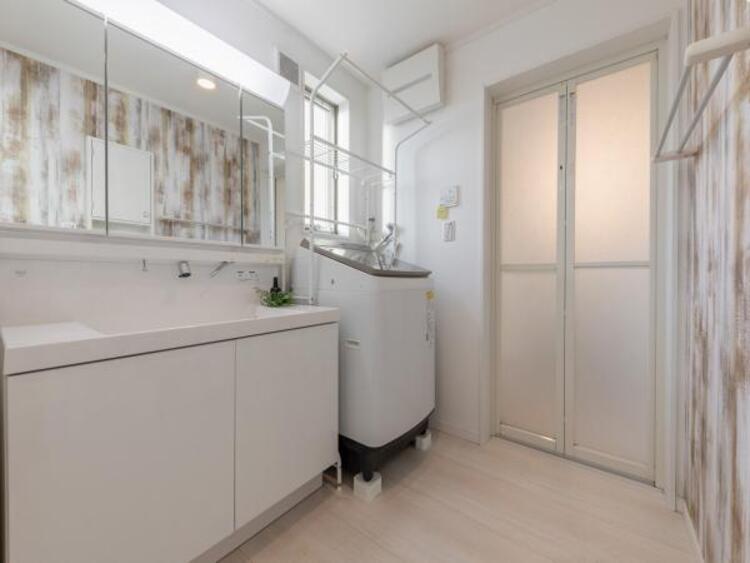 洗面 清潔感と機能性を備え、一日の始まりと終わりを心地よく演出してくれるパウダールームです。