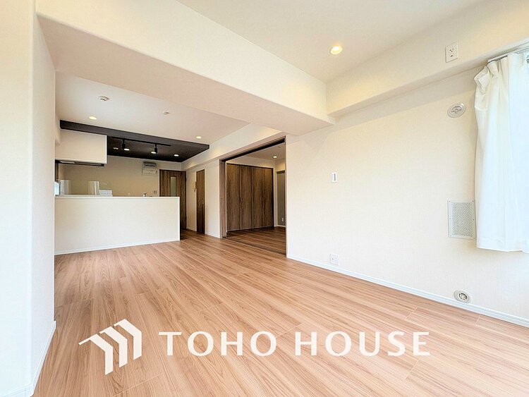 内装 広がりのある住空間、家族が集まるリビング・ダイニング