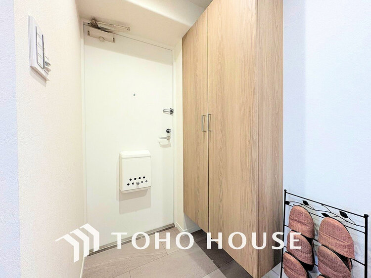 玄関 落ち着いた雰囲気の玄関、家族の帰りを暖かく迎えてくれます