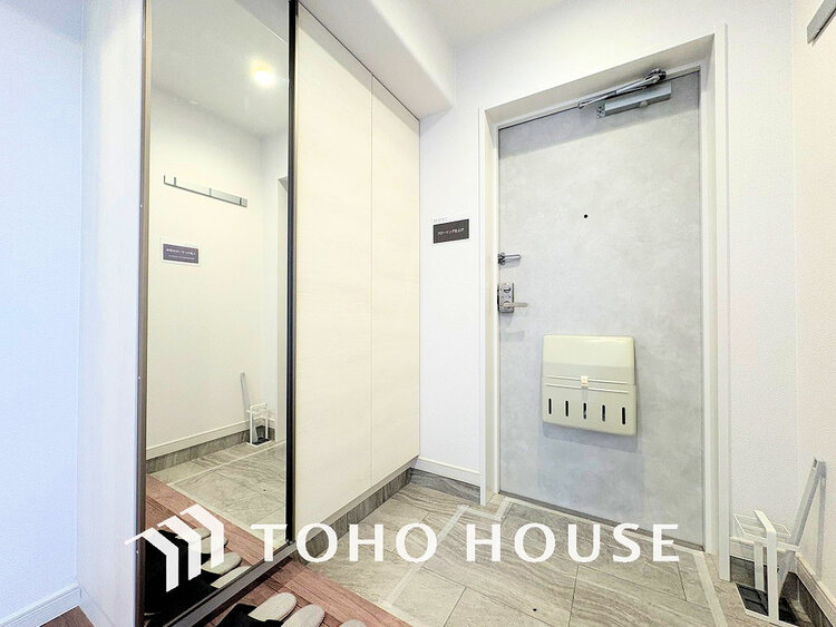 玄関 落ち着いた雰囲気の玄関、家族の帰りを暖かく迎えてくれます