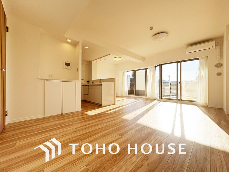 内装 家族みんなが爽やかに過ごせるように、光をたっぷり取り込んだLDK