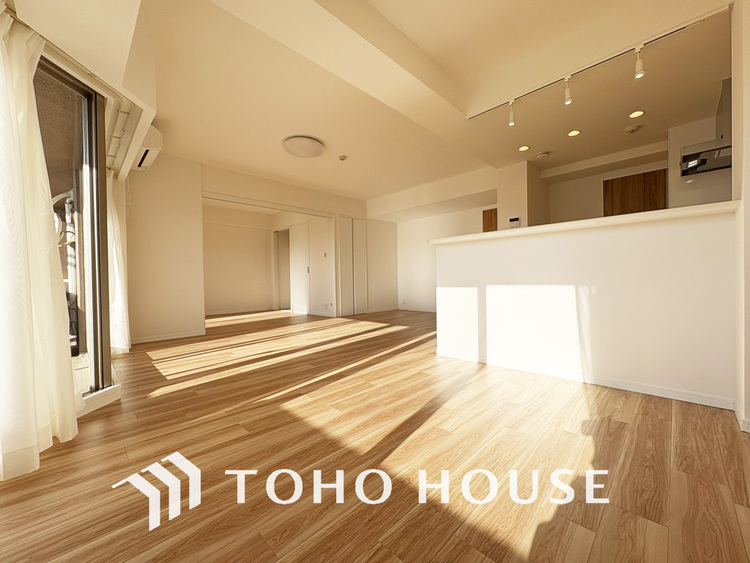 内装 上質な時間を育む暮らしのメインステージ。寛ぎとコミュニケーションを育む居心地のよい場所