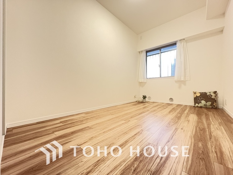 内装 採光もある洋室は、くつろぎのひと時を過ごすのにぴったり