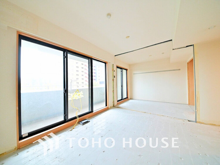 内装 広がりのある住空間、家族が集まるリビング・ダイニング(リフォーム中)