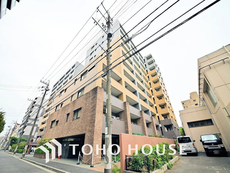 外観 〜「生麦」駅徒歩5分、大切なペットと暮らせるリノベーション住戸〜パーティールームなどの共有施設充実〜