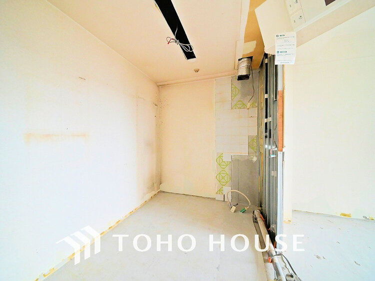 キッチン シンプルな部屋の雰囲気に溶け合うナチュラルキッチン(リフォーム中)