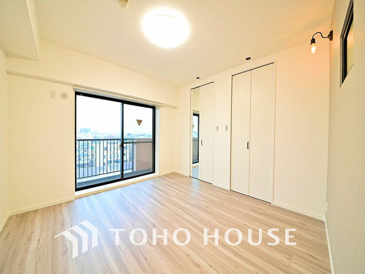 内装 採光もある洋室は、くつろぎのひと時を過ごすのにぴったり