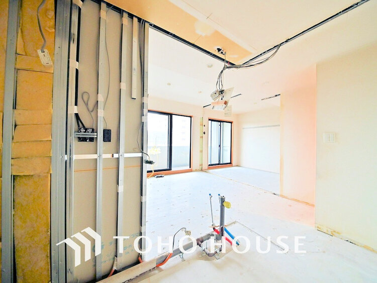 キッチン 落ち着きのあるカラーで統一された清潔感と気品が溢れるキッチン(リフォーム中)