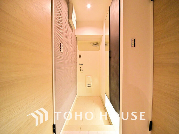 玄関 落ち着いた雰囲気の玄関、家族の帰りを暖かく迎えてくれます